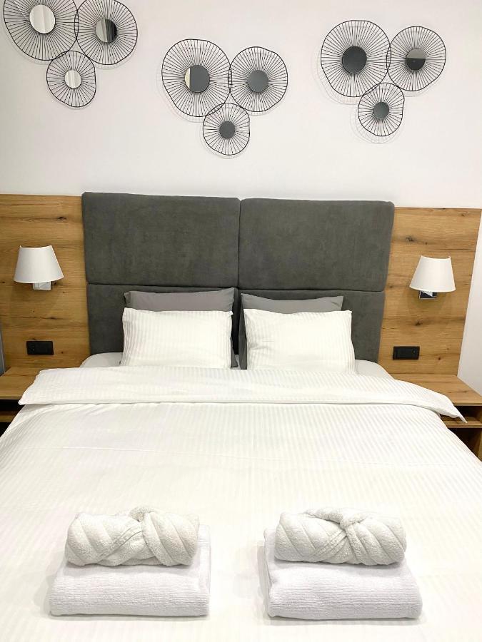 Moni Downtown Luxury Apartments Belgrado Esterno foto
