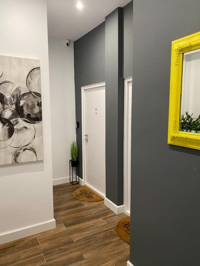 Moni Downtown Luxury Apartments Belgrado Esterno foto